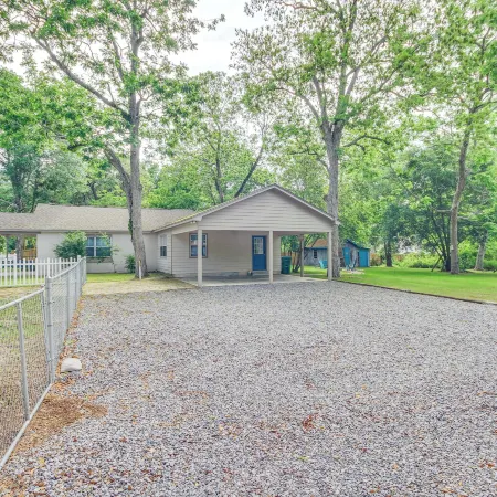 Gulfport Home w/ Fire Pit: RV/Trailer Parking