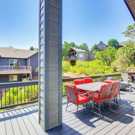 Hot Tub and Deck Mtn-View Pine Getaway!
