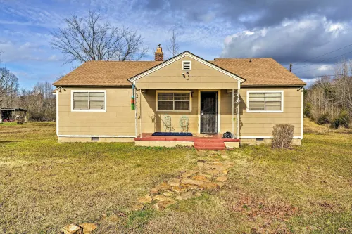 Oxford Home on Private Land < 7 Mi to Dtwn! - Homestays