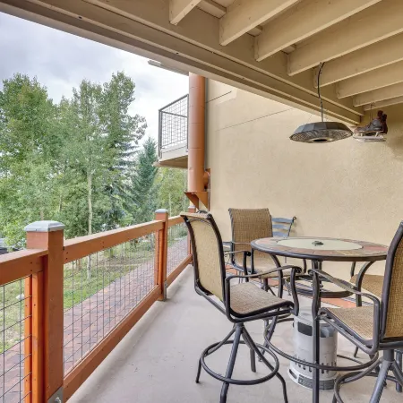 Silverthorne Condo w/ Lake Views: 10 Mi to Skiing!