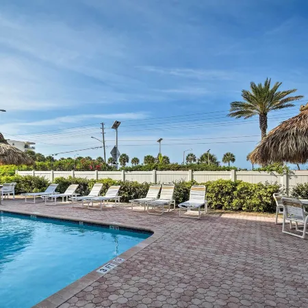 Coastal Condo w/ Balcony: Walk to Madeira Beach!