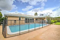 Riviera Beach Vacation Home w/ Pool: Walk to Beach - de playa