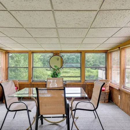 Vintage Windsor Home: Private Yard & Covered Deck