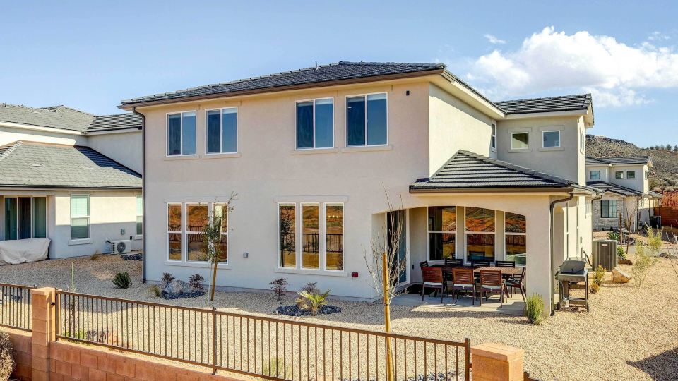Washington Home w/ Mtn Views, Near Hiking!