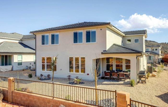 Washington Home w/ Mtn Views, Near Hiking!