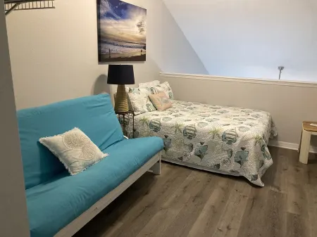 LOCATION!!  FISHING & SCALLOPING!  MINUTES TO GULF!