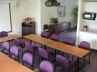 Coral Reef Inn & Condo Suites