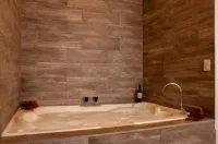 Toucan Platinum Suites Aparthotel - Küvet