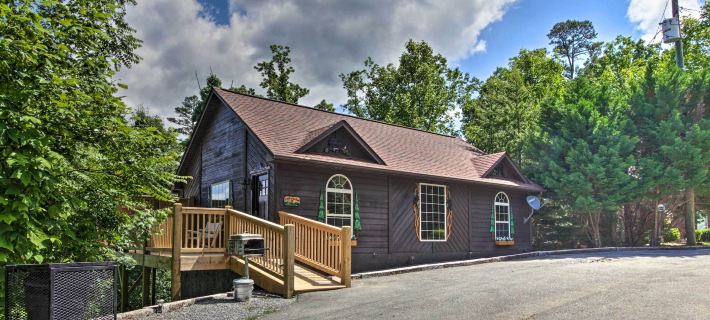Gatlinburg - Pigeon Forge Cabin: View Hot Tub Hotele w: Sevierville