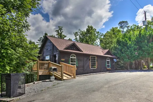 Sevierville Overlook Cabin 9 Miles to Gatlinburg! - spa