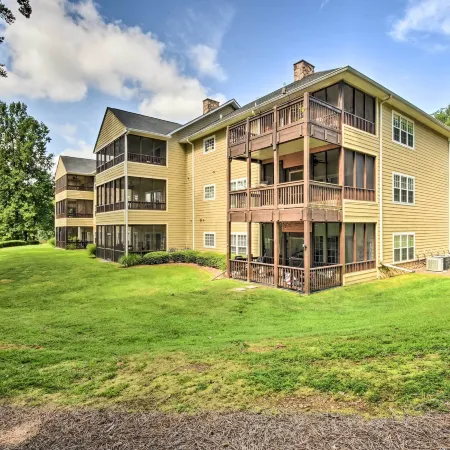 Sunny Clayton Condo on Kingwood Golf Course!