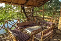 Doho Lodge & Hotsprings - parking