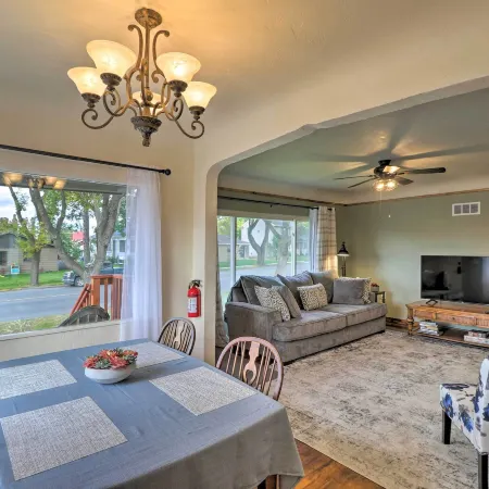 Comfy and Cozy Kalispell Home Walk to Downtown