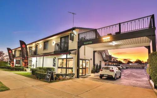 Boulevard Motor Inn - Motels
