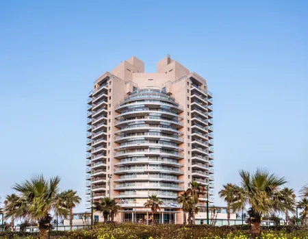 Ramada Hotel & Suites by Wyndham Netanya Отели рядом с достопримечательностью «Netanya»