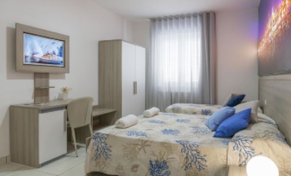 Hotel America - Housity