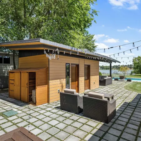 Lakefront Washington Home w/ Private Pool & Sauna