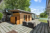 Lakefront Washington Home w/ Private Pool & Sauna