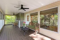 Lakeside 3 BR Retreat - Huge Decks, 1 mile from Hurricane Marina & Beach
