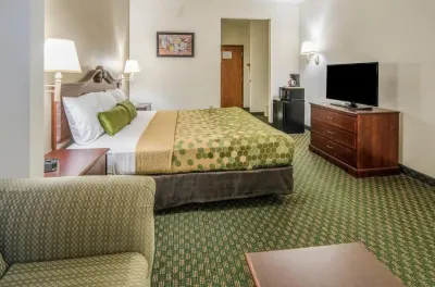 Econo Lodge Inn & Suites