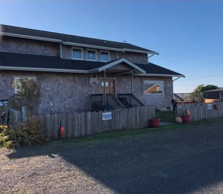 Beach House Getaway - Amazing Location! 3-min Walk to the Beach!