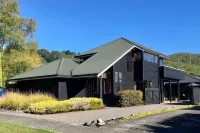 “CedarView at Kinloch” - a brilliant 3 bedroom holiday home with stunning views Hotels in Kinloch