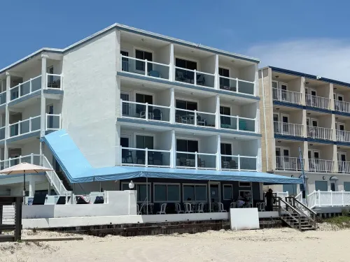 Retro Ocean Front, Private Deck, Pool, Elevator, Linens