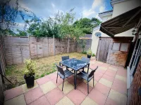 Modern-PetFriendly-PrivateGarden-Family-20Mintoldn Hotels near Stevenage Railway Station
