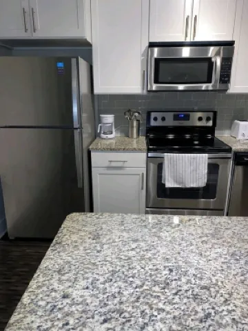 Cozy 1 bedroom with courtyard pool view