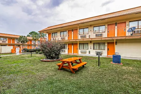 OYO Hotel Lake Charles Hwy 10