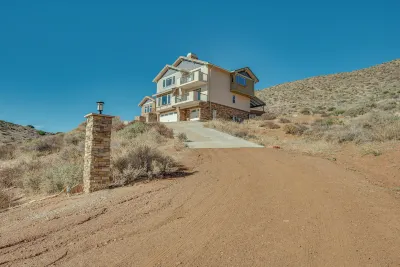 Expansive Mountain Gem: Game Room, 3 Mi to Acton Hotels near Barrel Springs Park and Ride