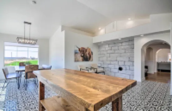 Modern Ranch House w/ Fire Pit & Valley Views