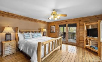 Lakeside Lodge by Avantstay Hot Tub + Dock