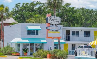 Royal Palms Motel