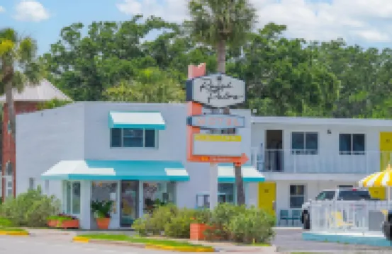 Royal Palms Motel