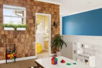 Sleeps 18! Pool, Hottub, Game Room, Blocks to Beach Vilano Villa by Avantstay فنادق في Vilano Beach