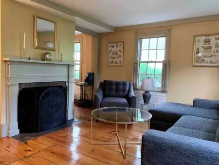 Maple Suite- Private  Ground Floor Apartment in Front of Smith College