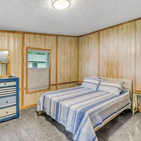 Cabin on Pearl Lake minutes from DL