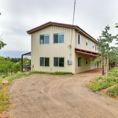 Colorado Retreat w/ Gas Grill & Mountain Views!