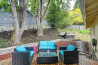 Close to Light Rail! Sammamish Home w/ Hot Tub - Parkering