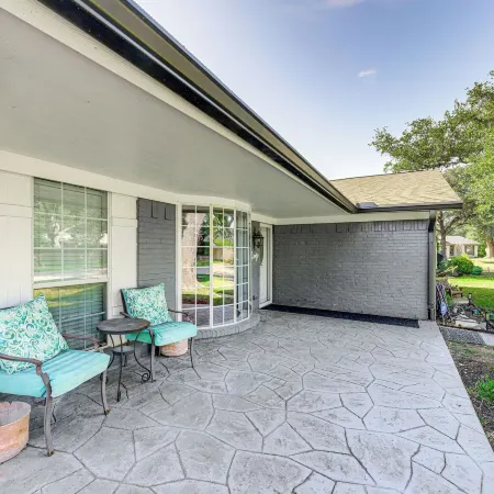 Yard and Patio Dallas Area Home by Parks and Dining