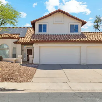 5Bdr with Pool and Scenic Golf Views!