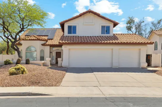 5Bdr with Pool and Scenic Golf Views!