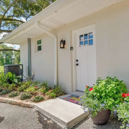Cozy Ocala Retreat w/ Pool, Screened Lanai!