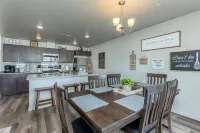 Spacious kitchen suitable for large groups, close to shopping, parks & wineries.