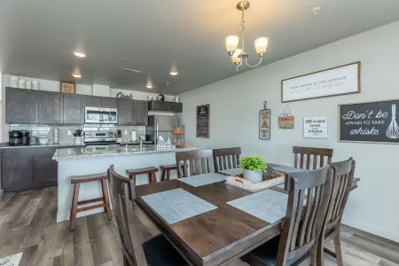 Spacious kitchen suitable for large groups, close to shopping, parks & wineries.