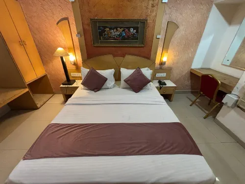 Hotel Paradise Hotels in Indore