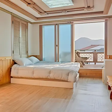 Namhae Hoho Flower Pension