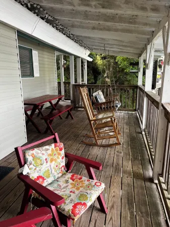 Cozy Lake-front cabin with a private dock and beautiful views on Lake Santeetlah