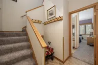 Expansive Loft and Balcony Views - Charming Family Retreat